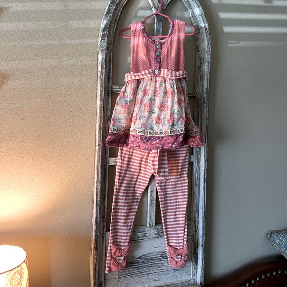 Outfit - Picture 1 of 3